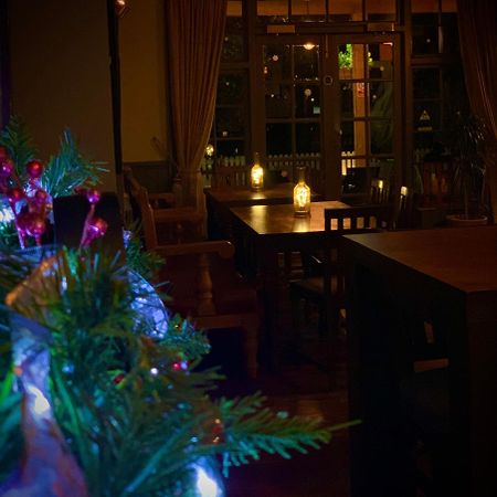 Отель Crown & Anchor Уокинг Экстерьер фото