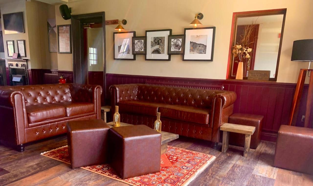 Отель Crown & Anchor Уокинг Экстерьер фото
